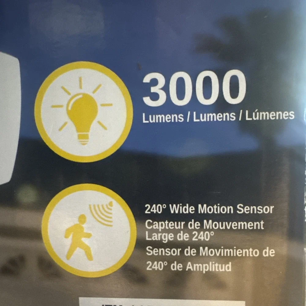 NEW LUTEC Motion Activated Solar Security LED Light 3000 Lumens Outdoor
